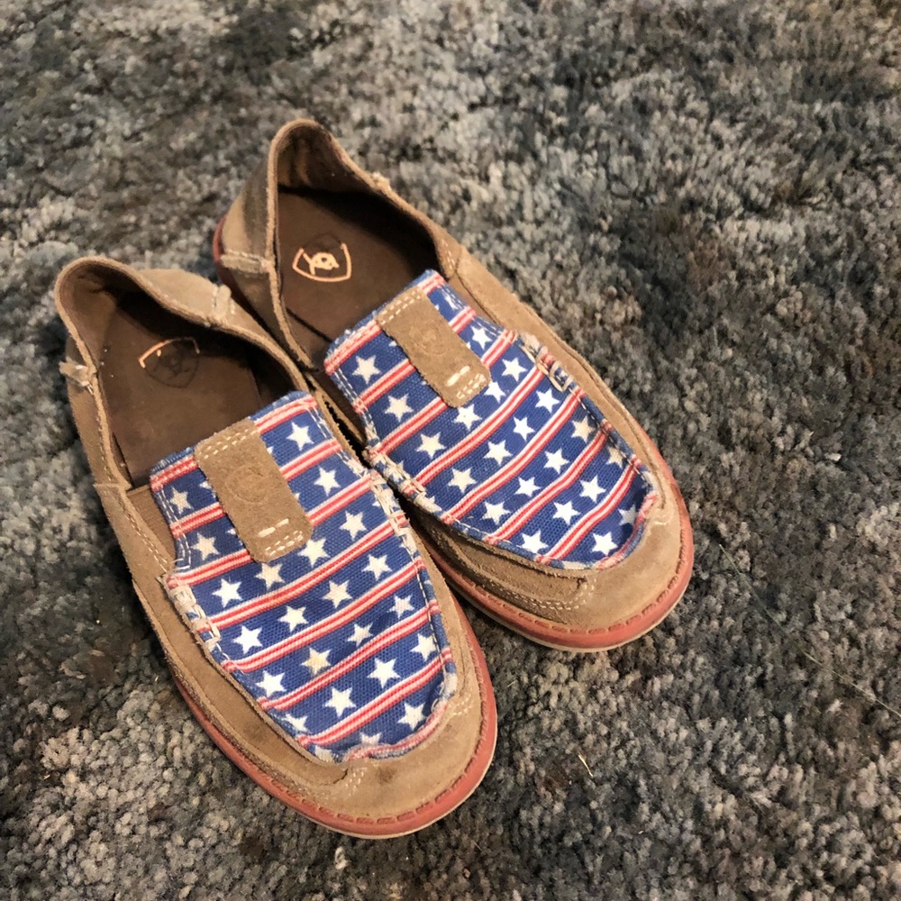 Girls Ariat cruisers